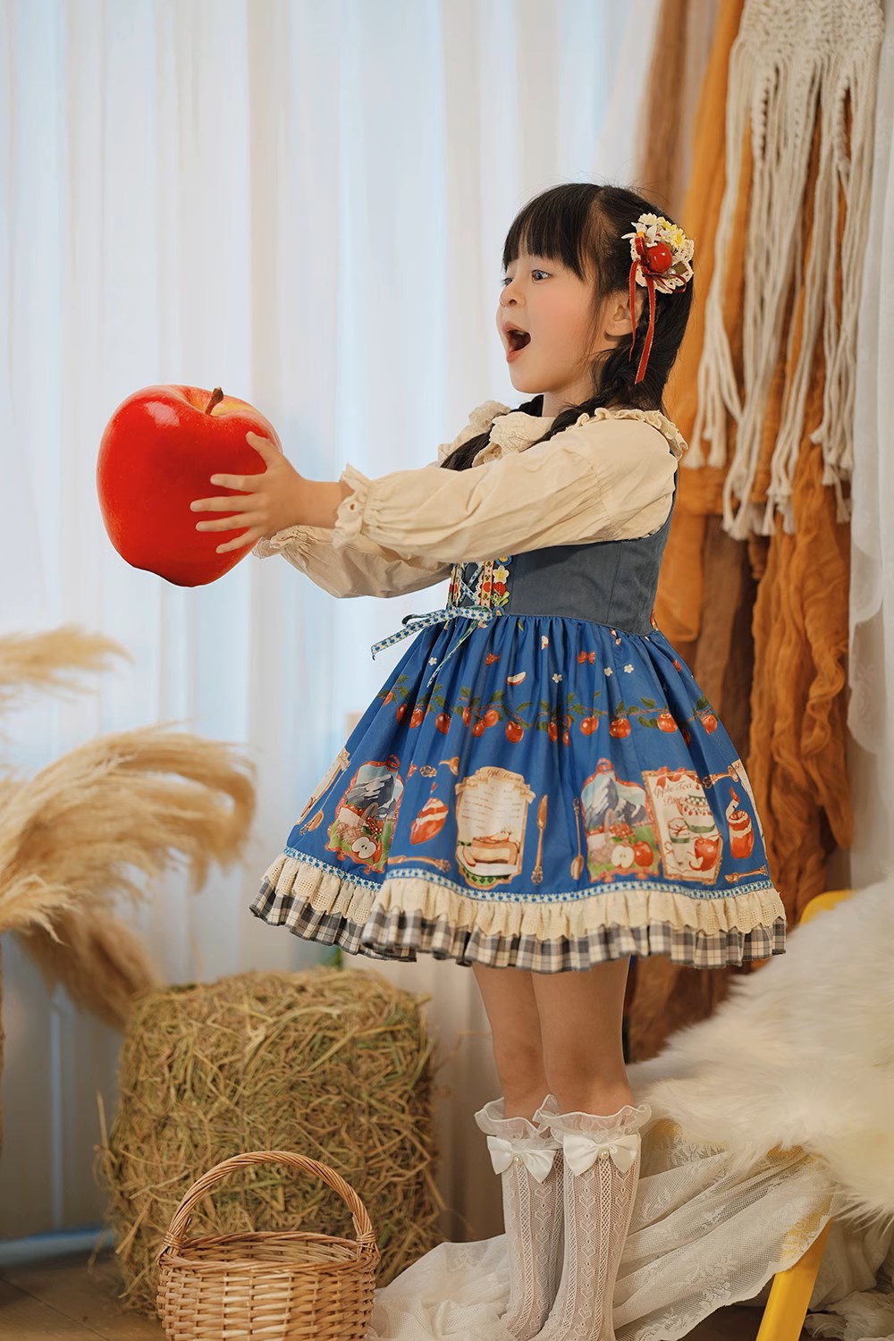 予約販売【キッズサイズ】Apple Garden バイエルン風ジャンパースカート・ブラウス・マント