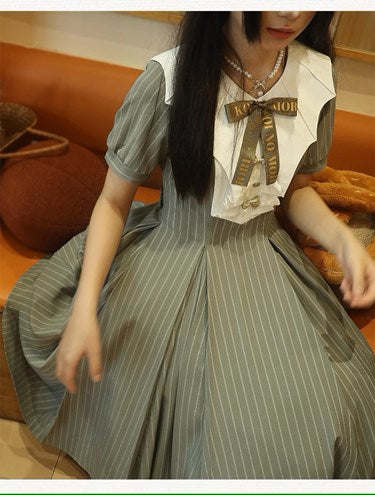 [Pre-orders available until 8/4] London Rain Classical Dress with Deformed Collar