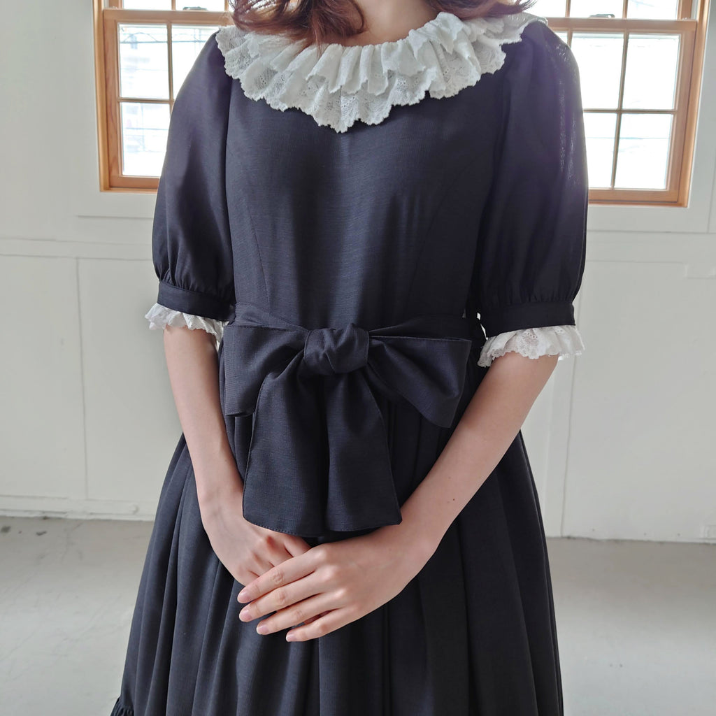 【尾州ロリィタ】究極のクラロリ 特別な日常のワンピース（濃灰色・半袖）