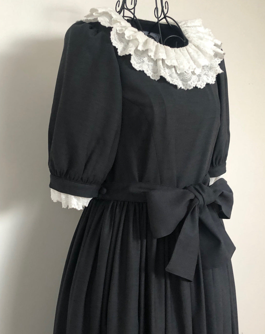 【尾州ロリィタ】究極のクラロリ 特別な日常のワンピース（濃灰色・半袖）