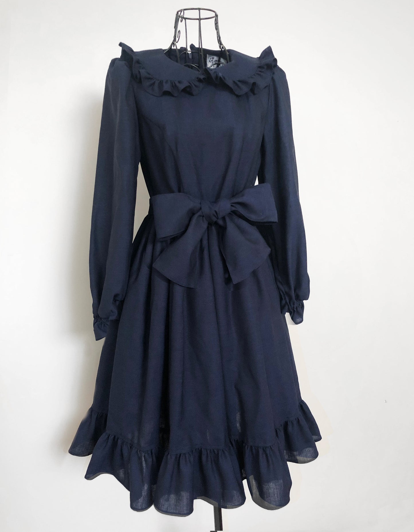 [Bishu Lolita] A special everyday dress that will make you a princess forever (dark blue long sleeves)
