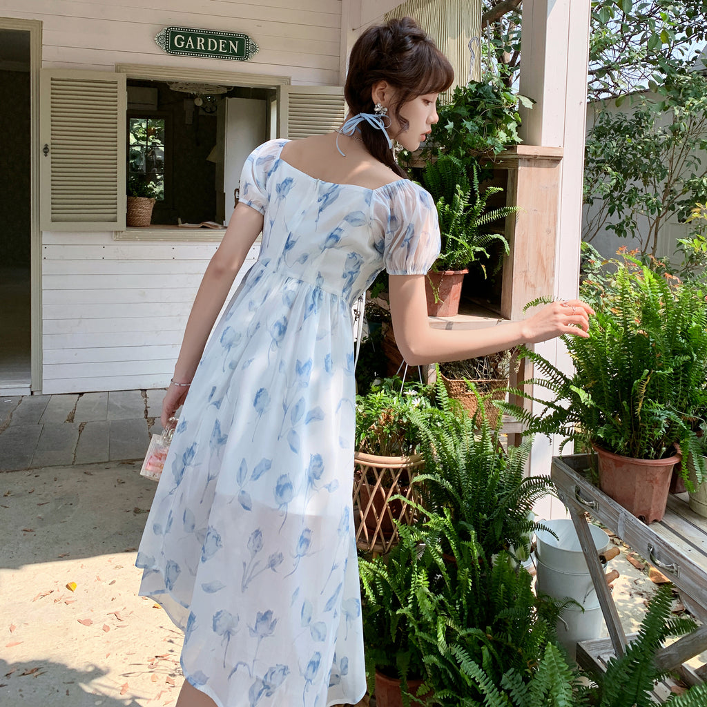 ブルーのフローラルプリントガーリーワンピース