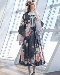 和ロリ苔桃の花咲くエレガントスカート