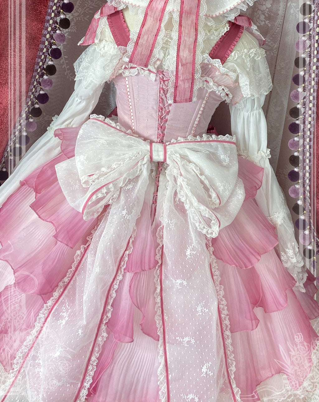 花びら揺れる 八重咲きのローズプリンセスドレス