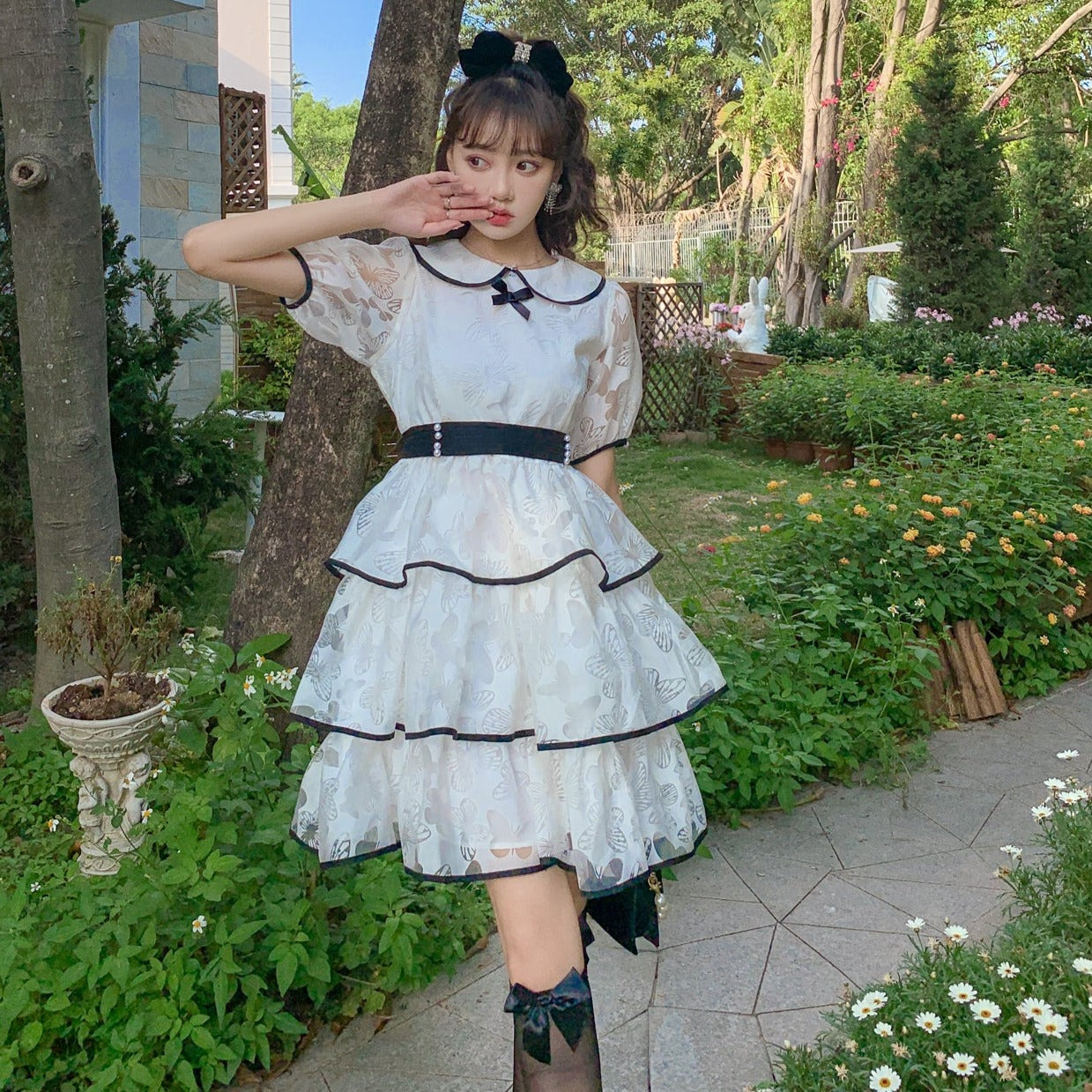 蝶の透かし模様ティアードワンピース