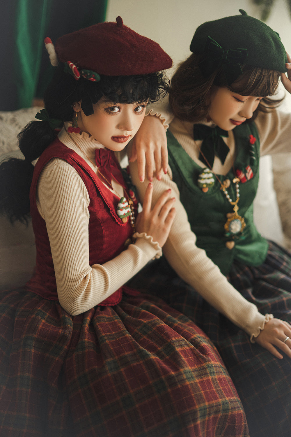 [Simultaneous purchase only] Frame Cat Beret, Ribbon Brooch, Argyle Socks, Bag