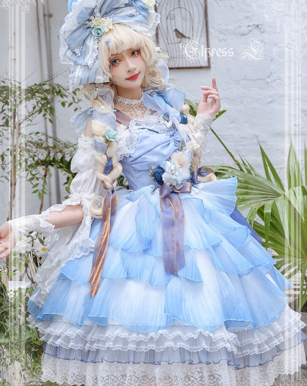 花びら揺れる 八重咲きのローズプリンセスドレス