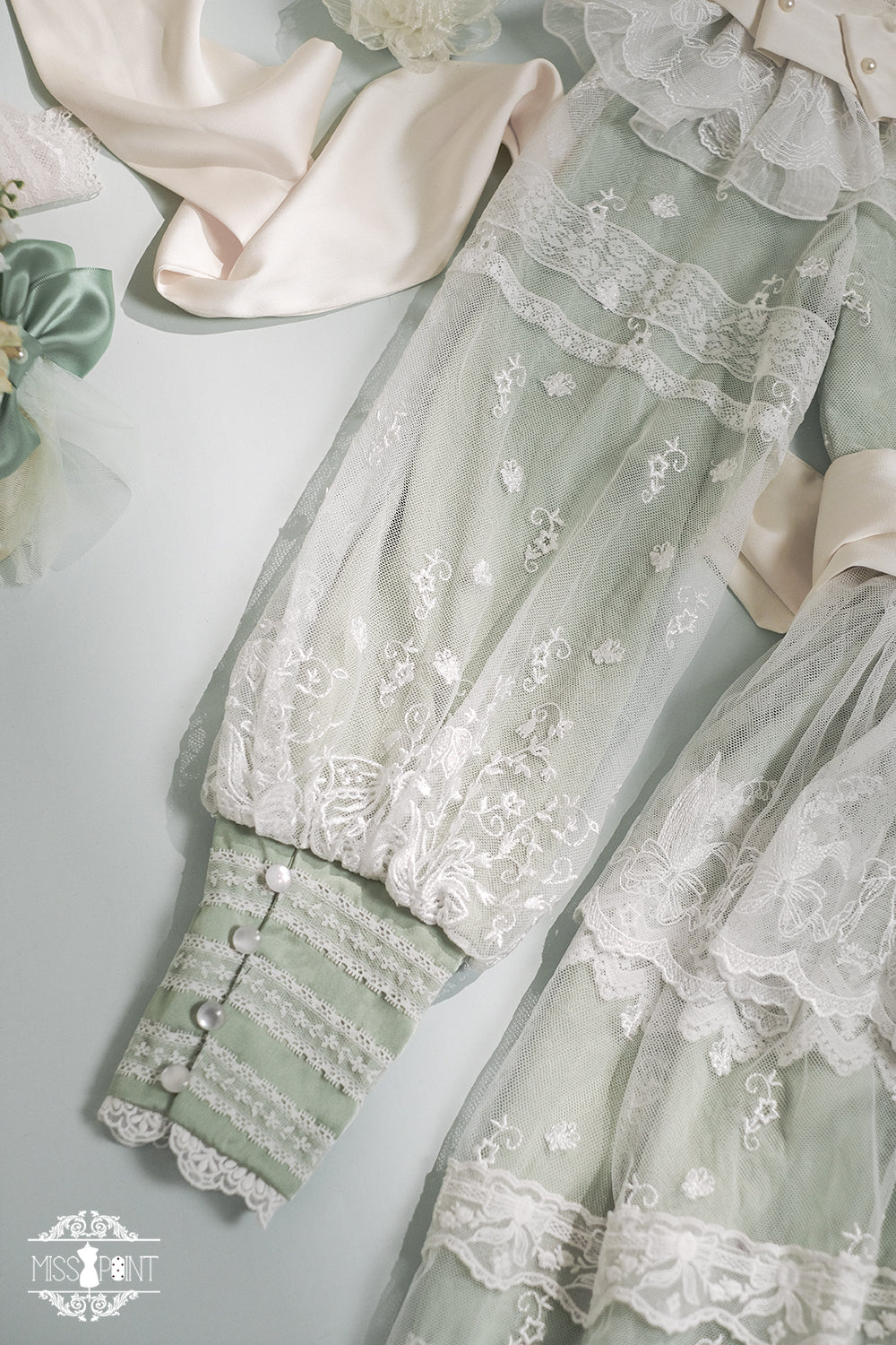 [Pre-order] Bell orchid flower embroidery open skirt elegant dress