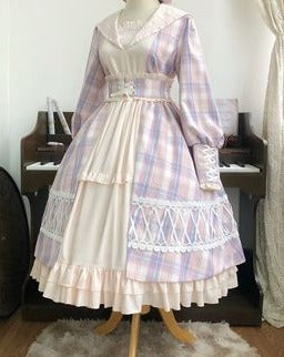 パリの女学生 チェックのセーラーカラーワンピースとベレー帽