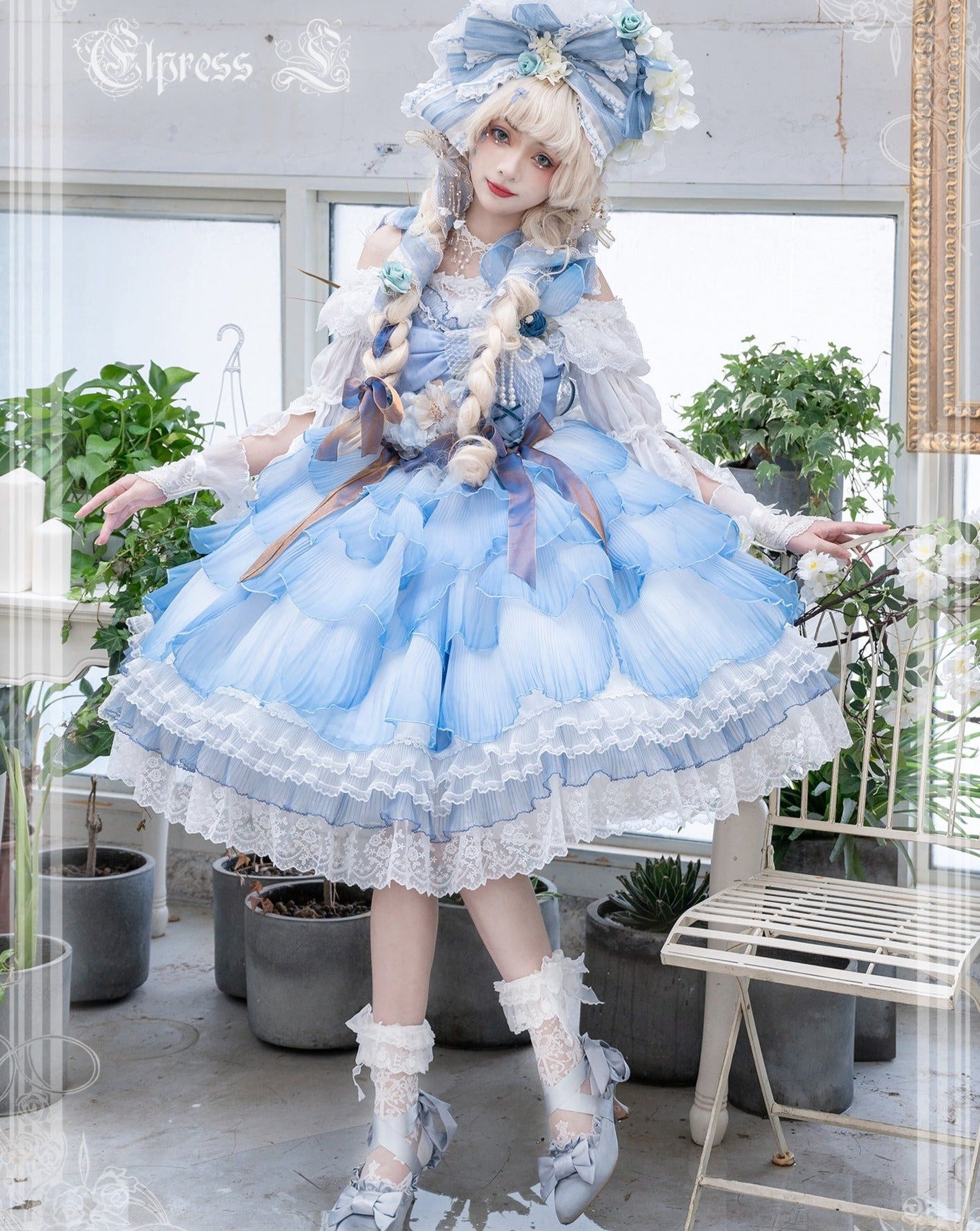 花びら揺れる 八重咲きのローズプリンセスドレス