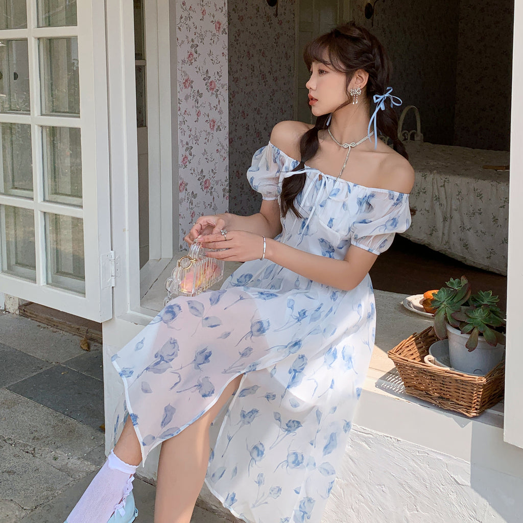 ブルーのフローラルプリントガーリーワンピース