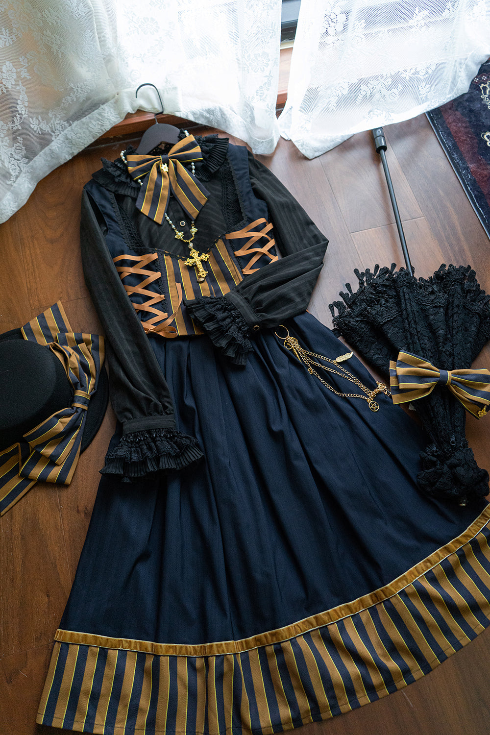 [Pre-order] Lord and noble's gothic lolita vertical striped skirt and vest