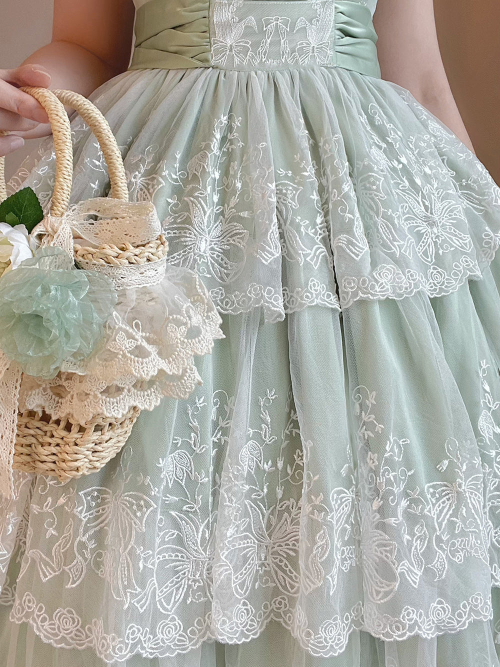 【予約販売】鈴蘭の花刺繍 三段レースワンピース（ミドル丈）