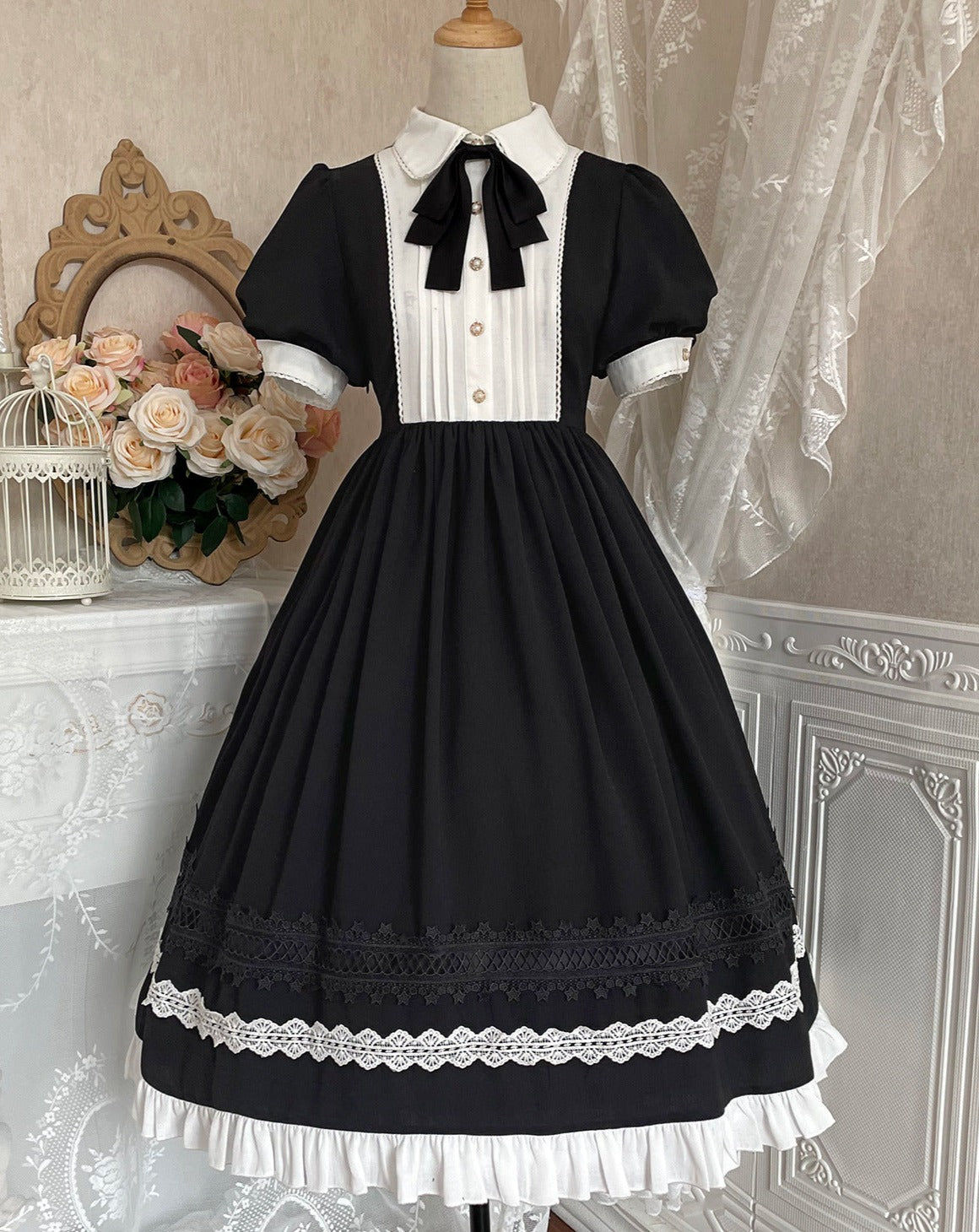 Classic Lolita short-sleeved dress with maid-style apron
