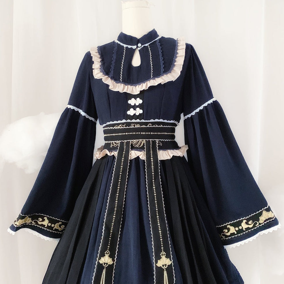 ゴールドの刺繍入りワンピース｜ワンピース