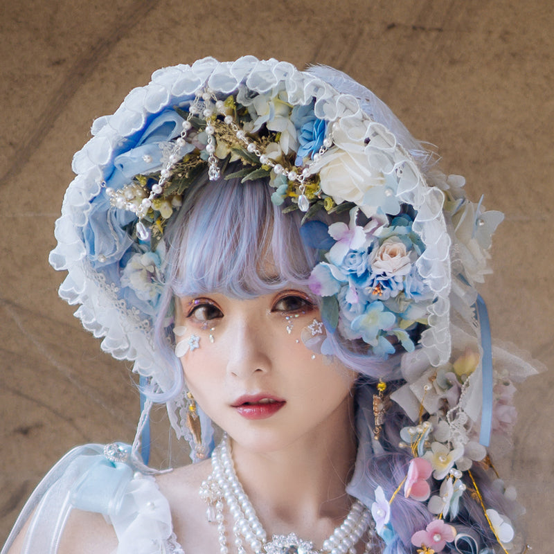 ロココ調 ゴージャスフリルの宮廷風ドレスとボンネット