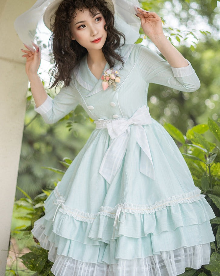 Retro movie star double-breasted dress