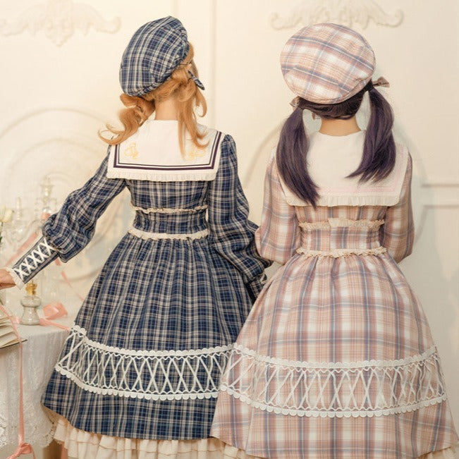 パリの女学生 チェックのセーラーカラーワンピースとベレー帽